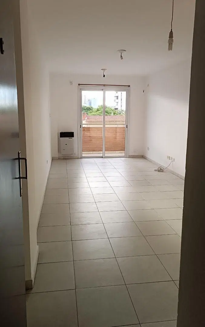 Dpto 1 dorm. con balcón a mts Av. Colón.- 3