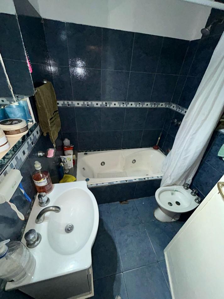 Venta Casa 8 Ambientes en Villa Celina. Barrio Sarimiento 3