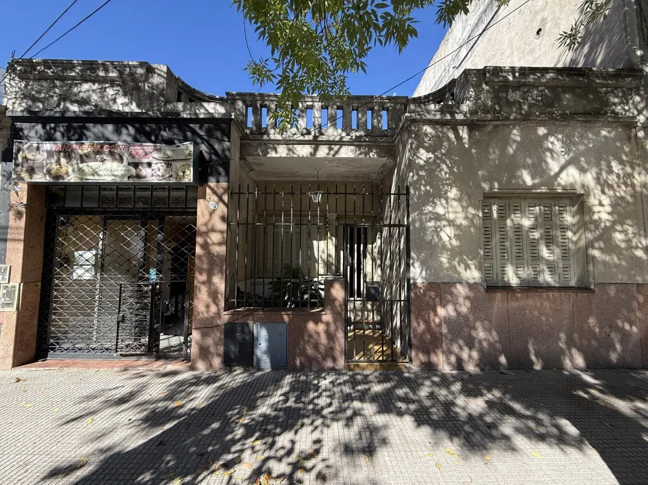 Venta casa c/ local sobre lote 10x25, Ideal desarrollo, Villa Lugano 3