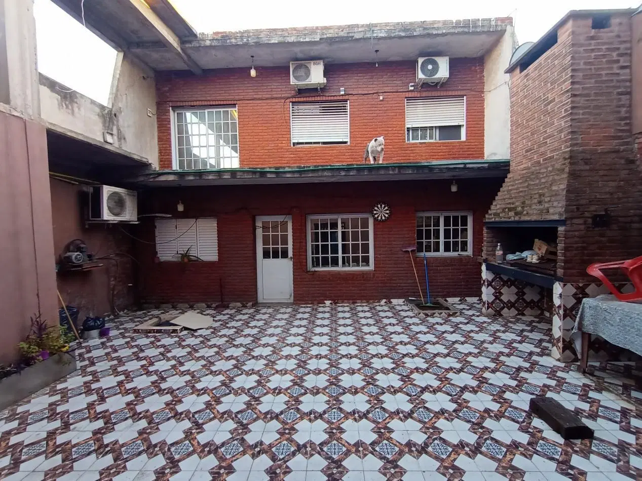 Venta de galpon con dos viviendas, inmueble en block, Ing. Budge 3