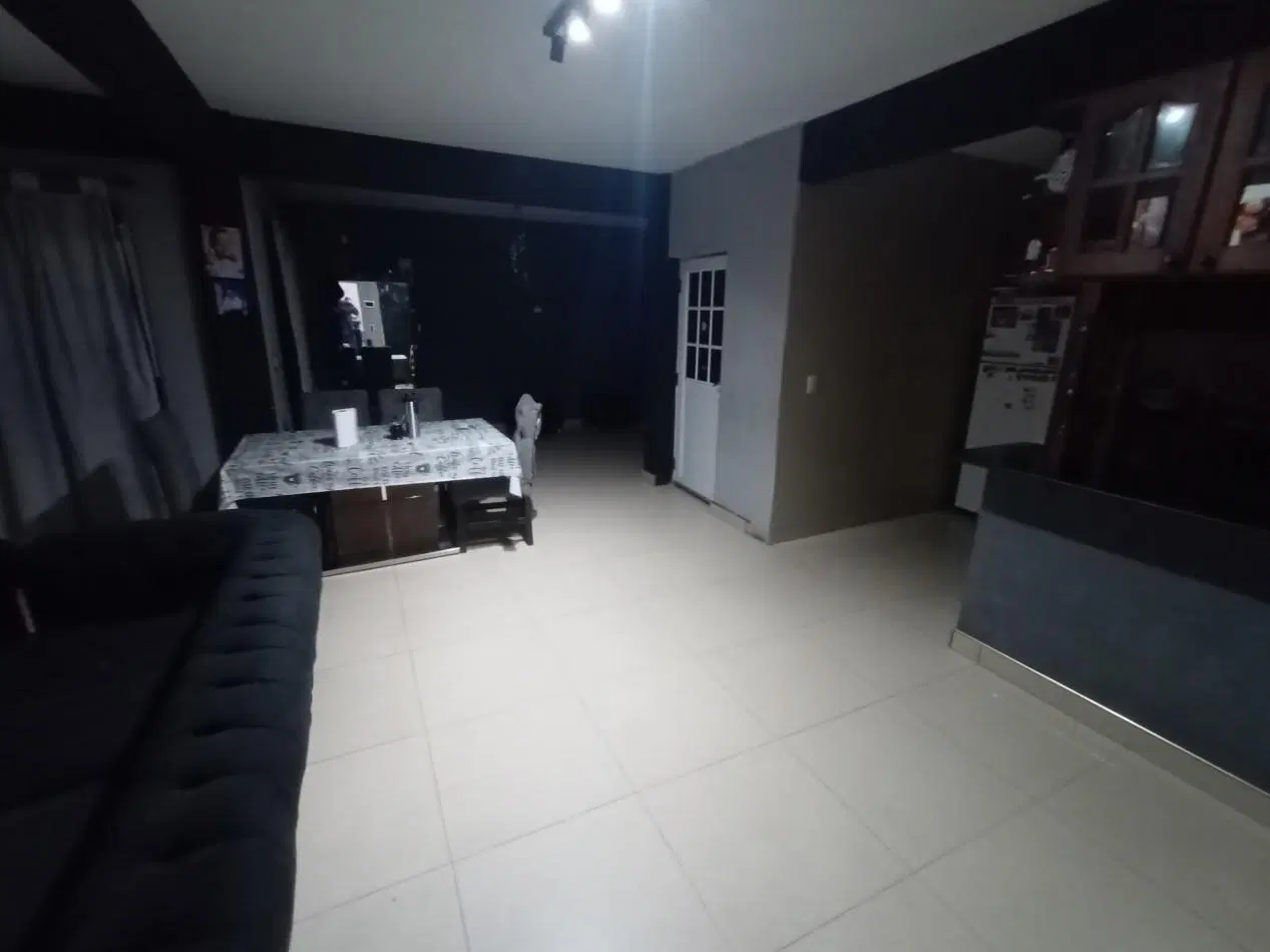 Venta de galpon con dos viviendas, inmueble en block, Ing. Budge 2