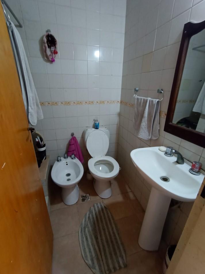 Foto de Venta casa, apta para dos familias, barrio Vicente Lopez, villa Celina., imagen 1