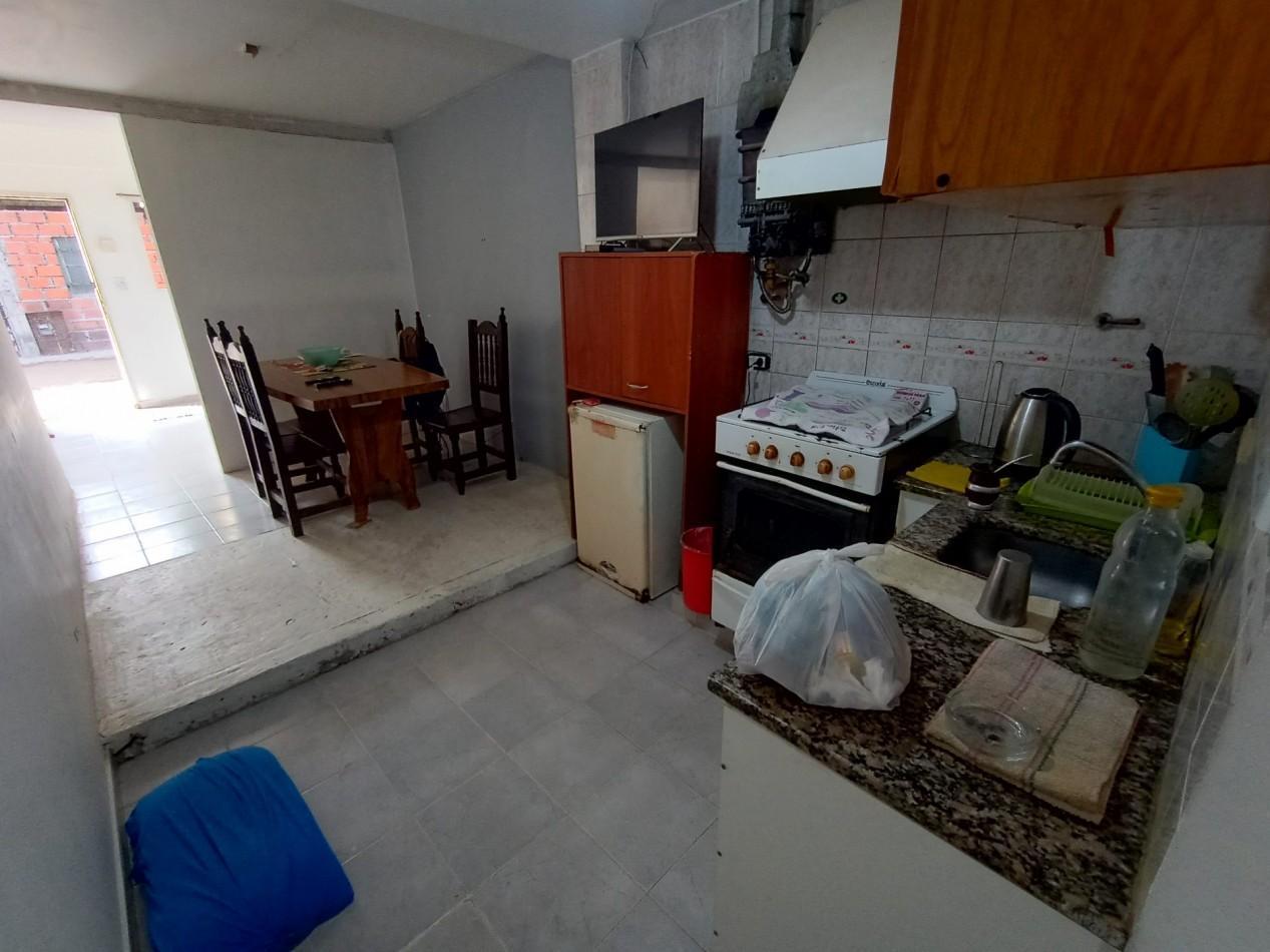Foto de Venta casa, apta para dos familias, barrio Vicente Lopez, villa Celina., imagen 4