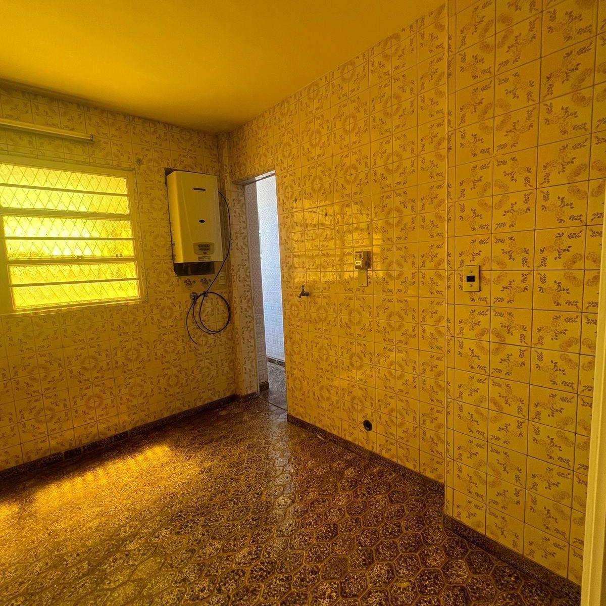 Departamento de 4 Ambientes, Cochera Fija y Balcón Terraza en Montserrat 5