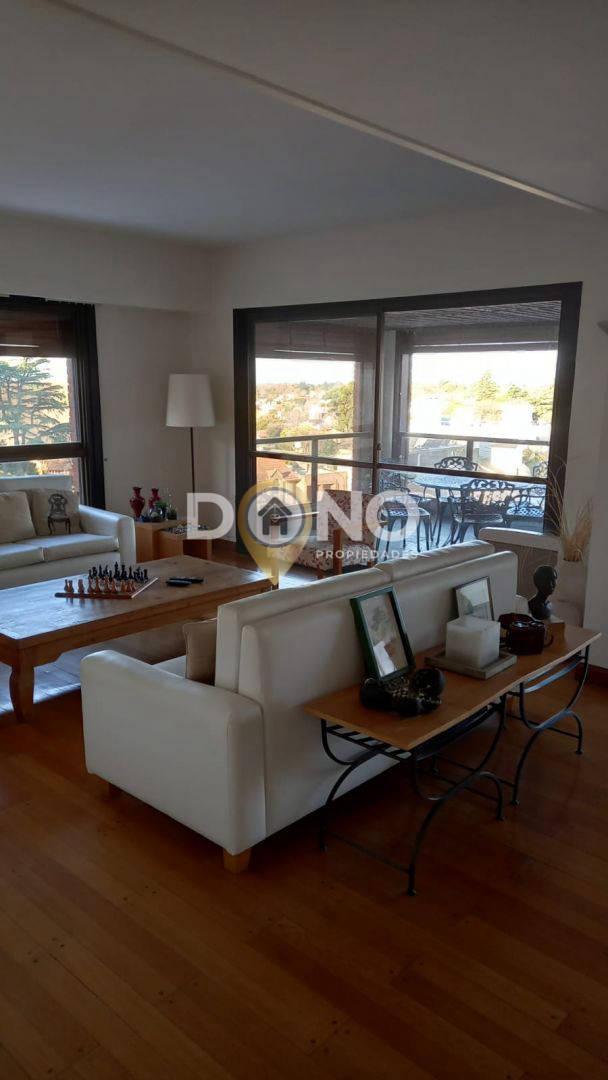 VENTA 5 AMBIENTES CON DEPENDENCIA Y COCHERA