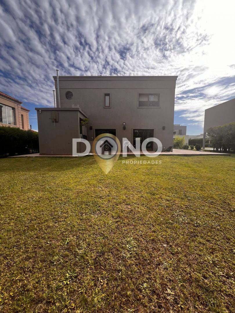 Foto de Casa 4 ambientes. | Las Golondrinas - Berazategui, imagen 3