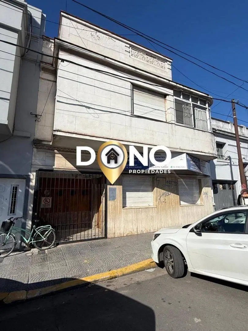 Casa 5 ambientes 3 dormitorios. | Carlos Pellegrini al 500 2