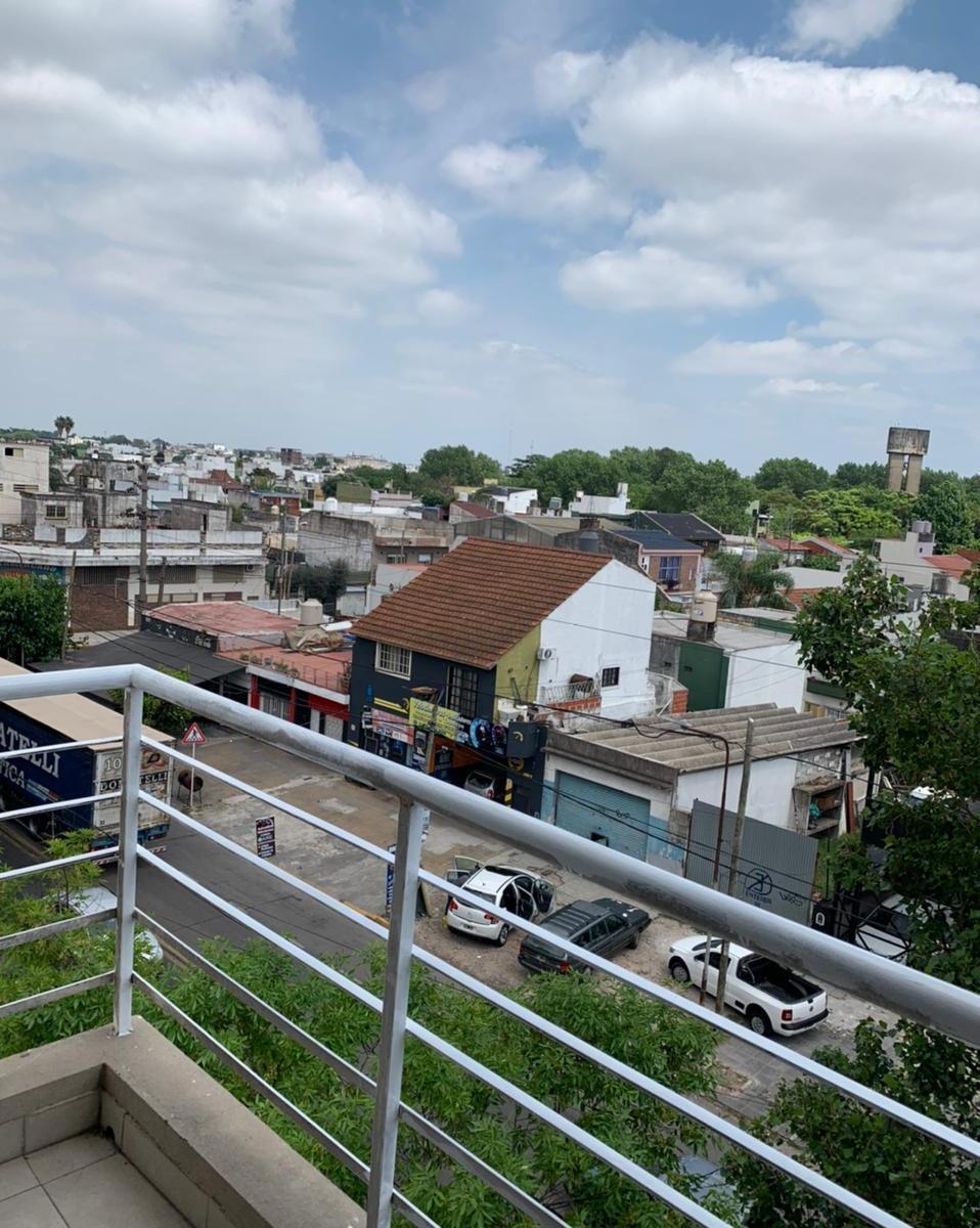 VENTA DE EXCELENTE DTO 2 AMB. CON COCHERA SOBRE AV VILLEGAS AL 600 RAMOS MEJIA