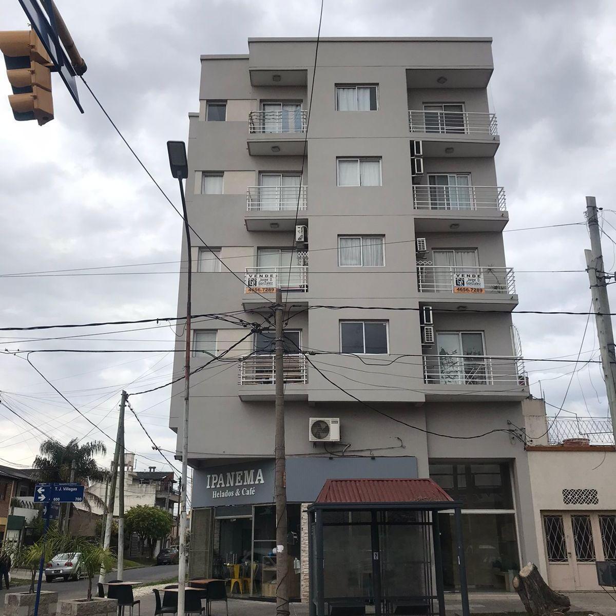 Venta de departamento dos ambientes sobre la Avenida Villegas