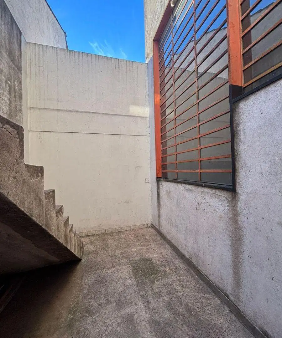Galpon de 200 m² en alquiler en Ramos Mejia 8