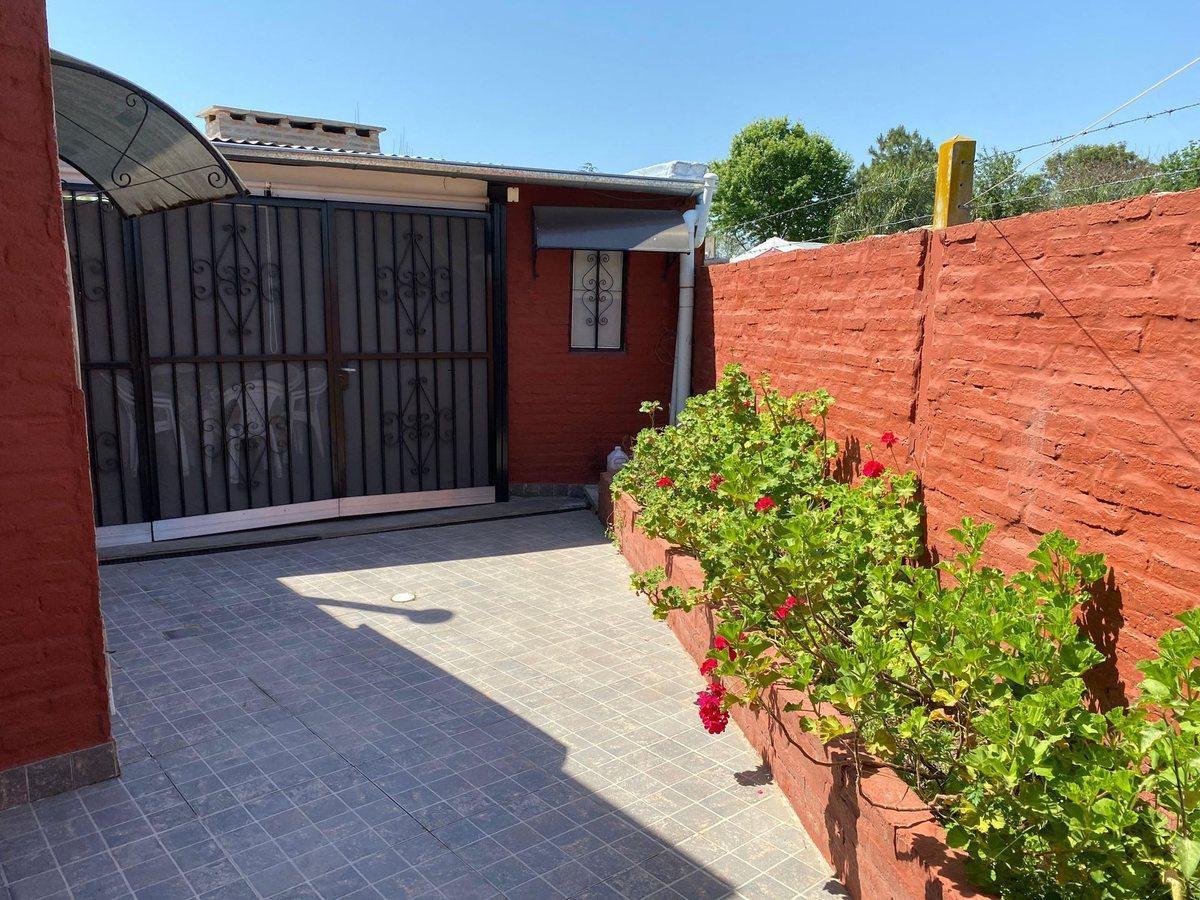 Casa con Pileta en Venta a 100 m de Ruta N1 4