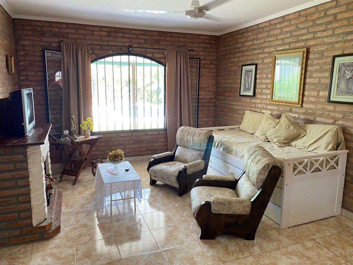 Casa con Pileta en Venta a 100 m de Ruta N1 3