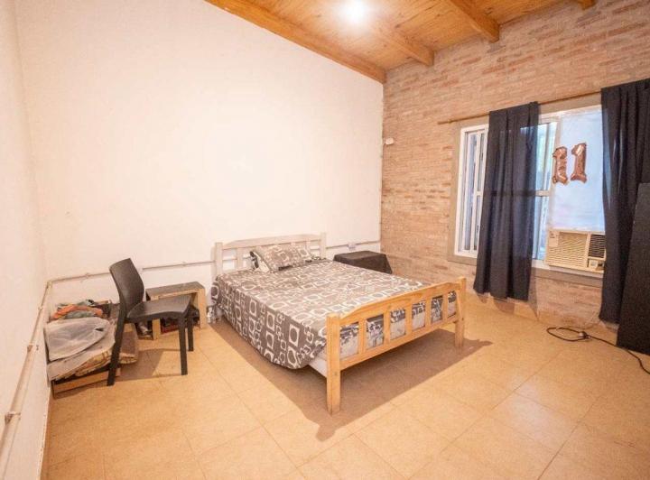 Amplia Casa con Terreno B° Conquistadores 5