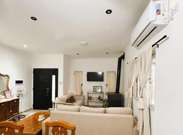 VENTA DE CASA EN ARROYO LEYES CON QUINCHO Y PILETA 2