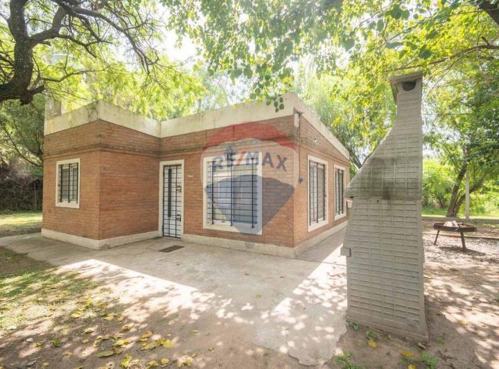 Propiedad con 2 casas y pileta en venta SauceViejo 4