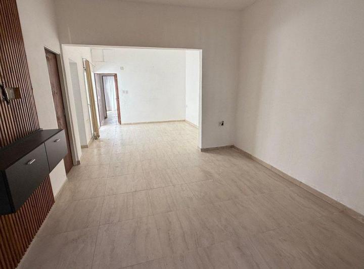 Casa de 1 dormitorio, patio y cochera en alquiler 4