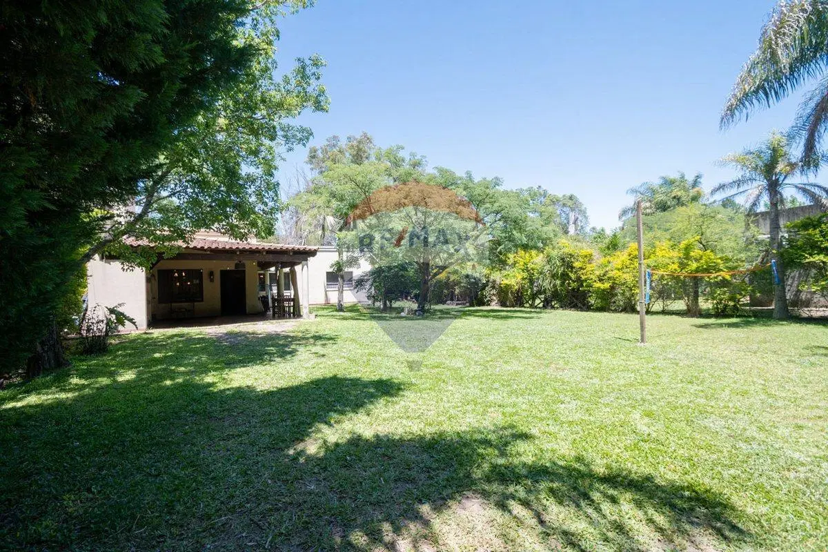 Casa con jardín en venta en Villa California 4