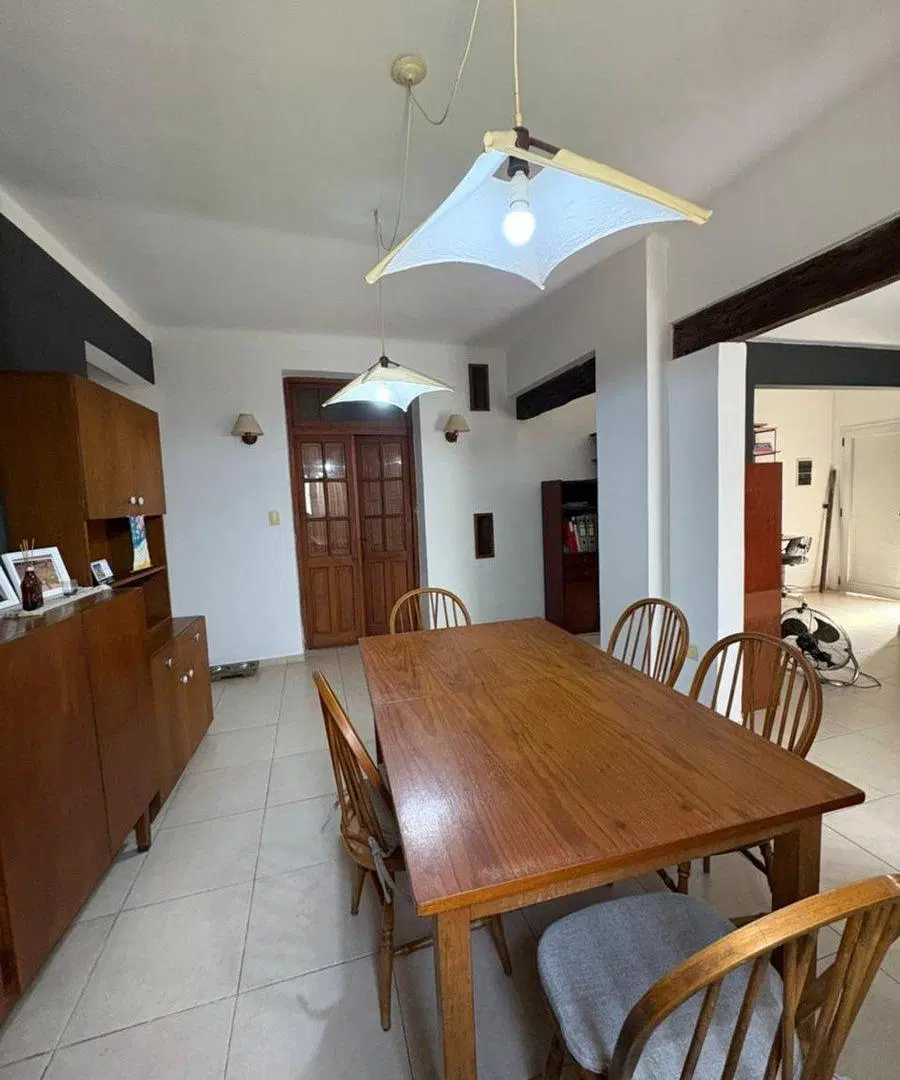 VENTA DE CASA CON PATIO VERDE EN BARRIO SUR 2