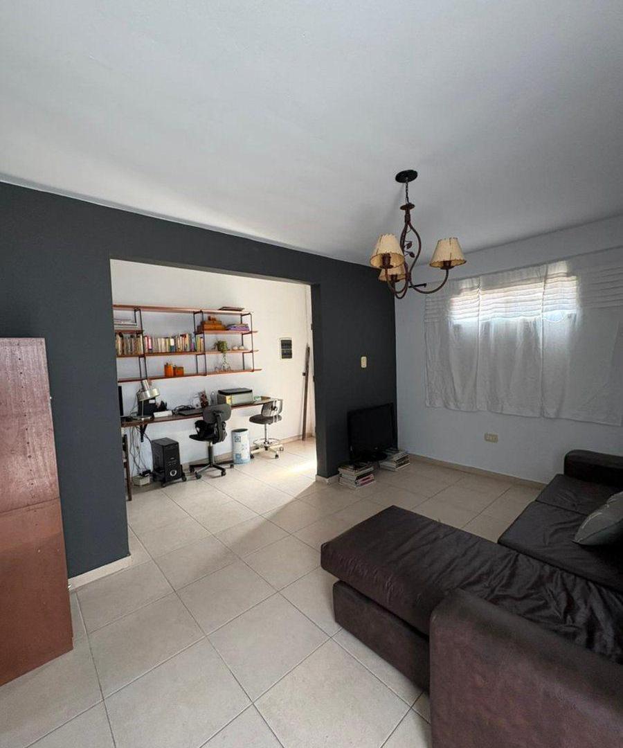 VENTA DE CASA CON PATIO VERDE EN BARRIO SUR