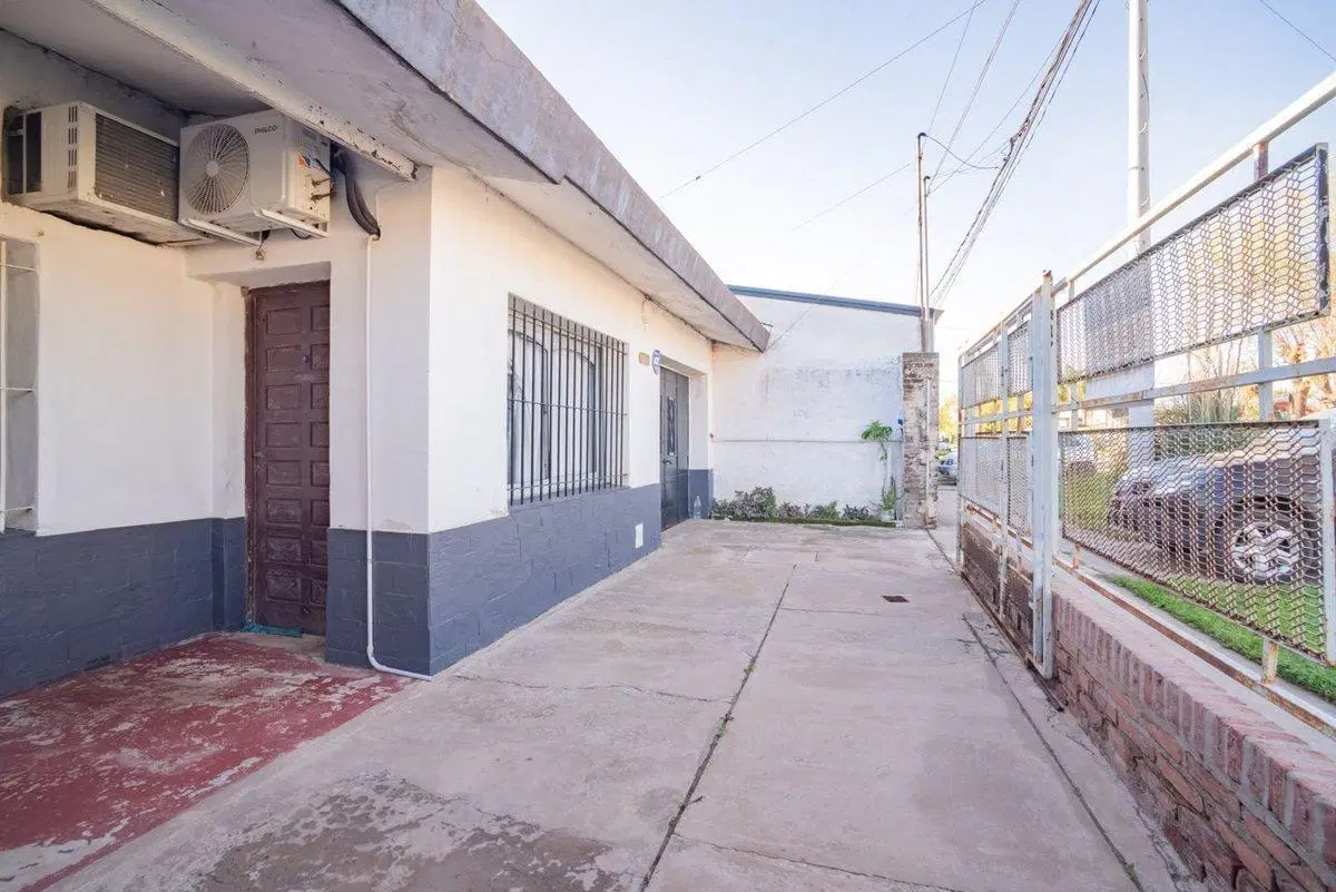 Casa 3 dormitorios, patio c/ pileta en Santo Tomé 2
