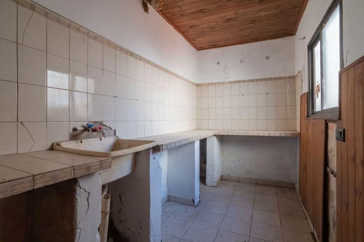 SE VENDE Casa 2 dorm. + patio y cochera 5