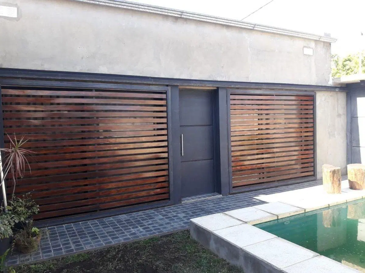 CASA CON PATIO VERDE Y PISCINA,A MTRS AV GALICIA 5