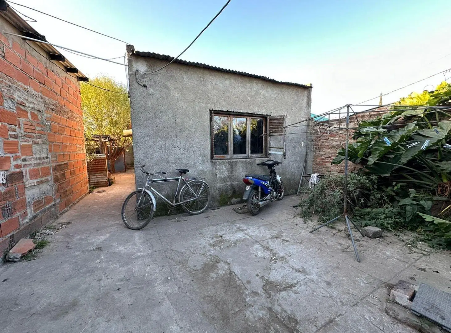 Casa al frente de 2 dormitorios cercano a Avenida 2