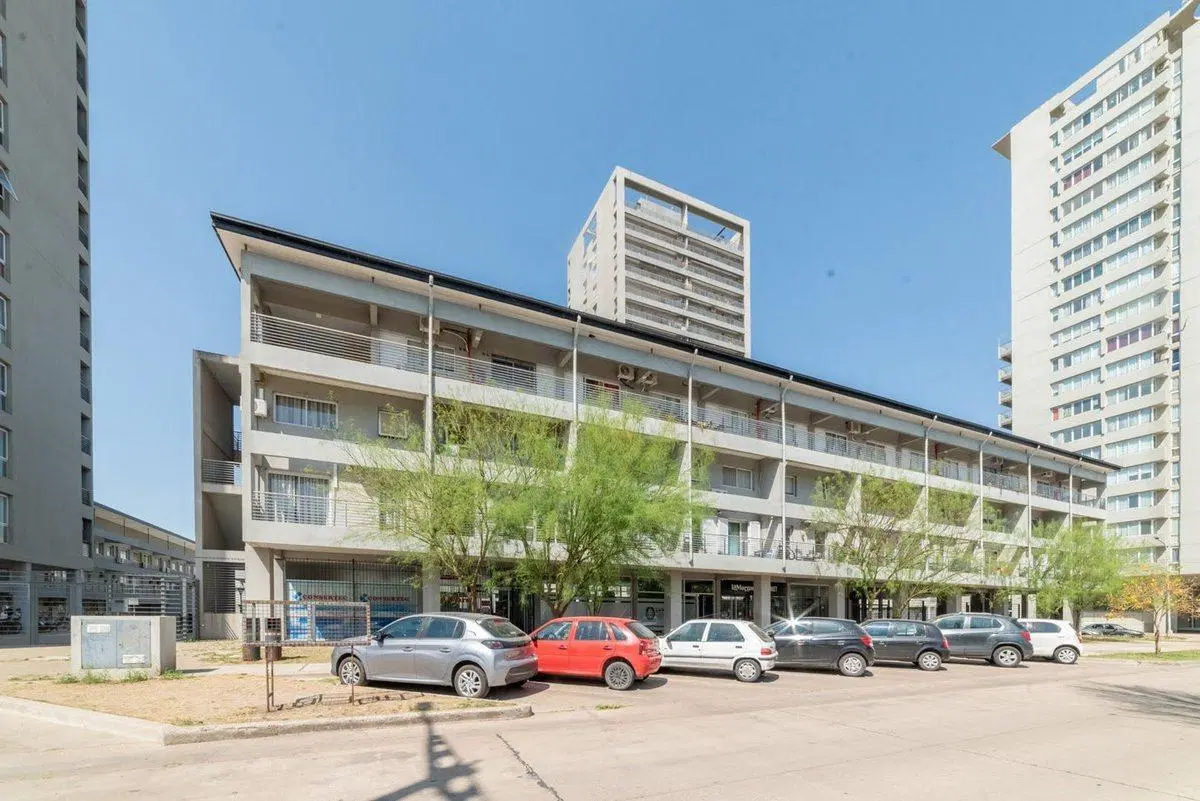 SE VENDE HERMOSO DUPLEX DE 3 DORMITORIOS 5