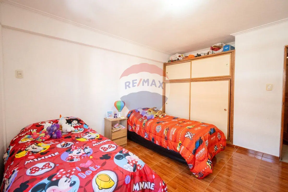 Planta alta de 3 dormis y 2 baños en venta B° Sur 5
