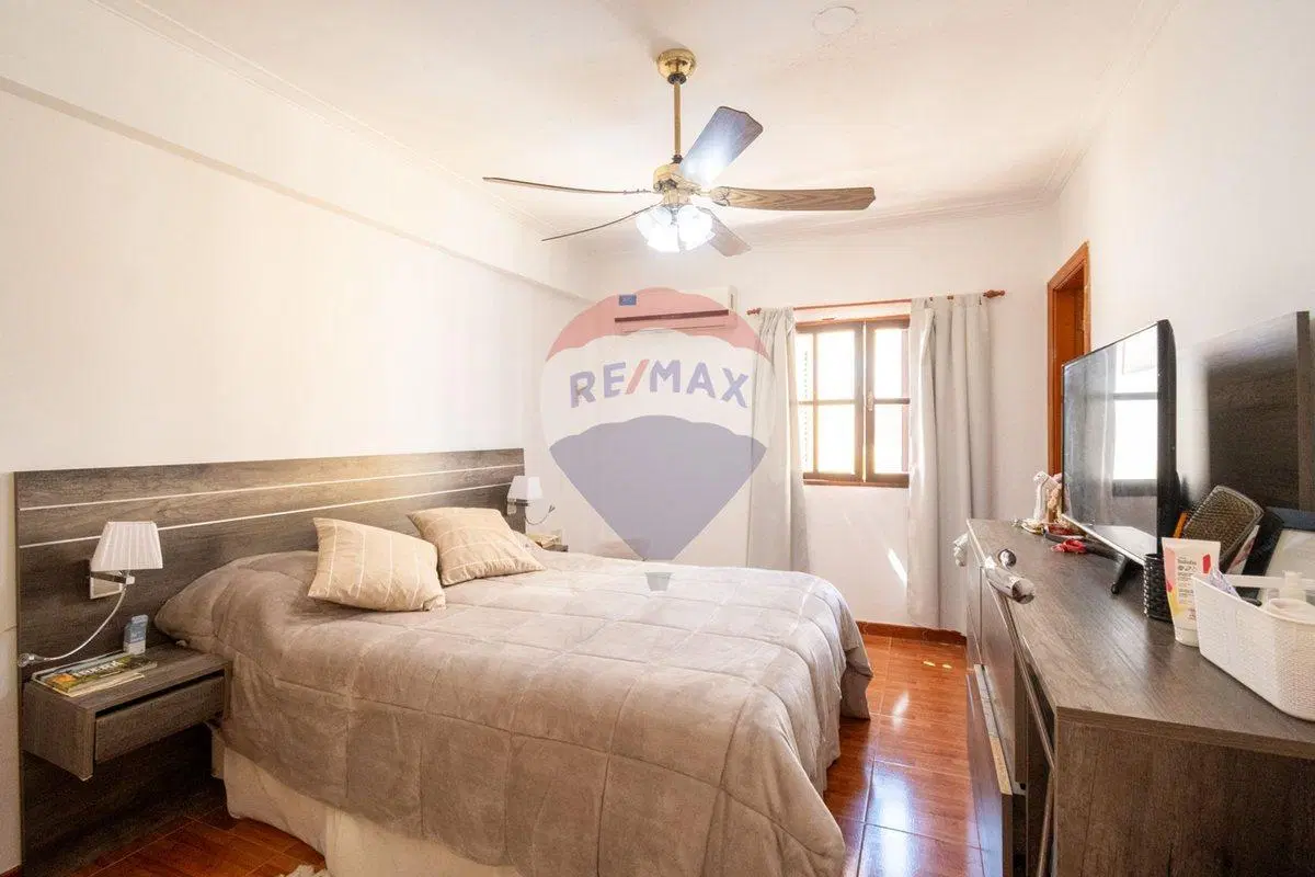 Planta alta de 3 dormis y 2 baños en venta B° Sur 4