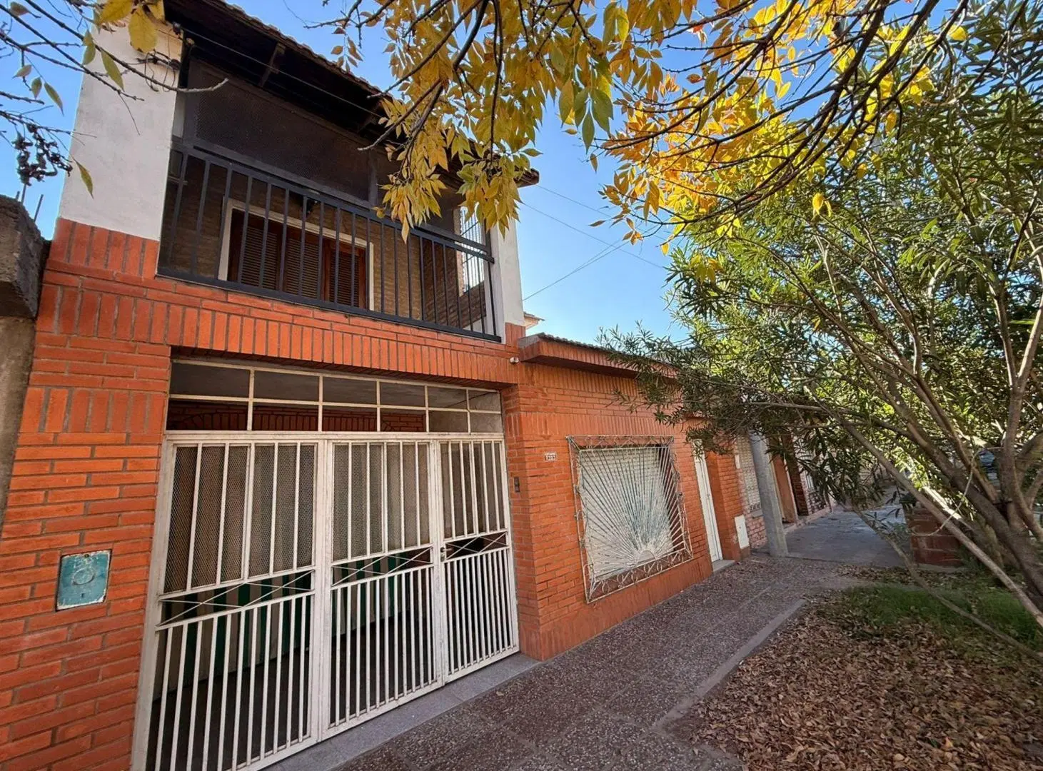 Casa en venta 3 dorm, 2 baños, cochera y patio 2