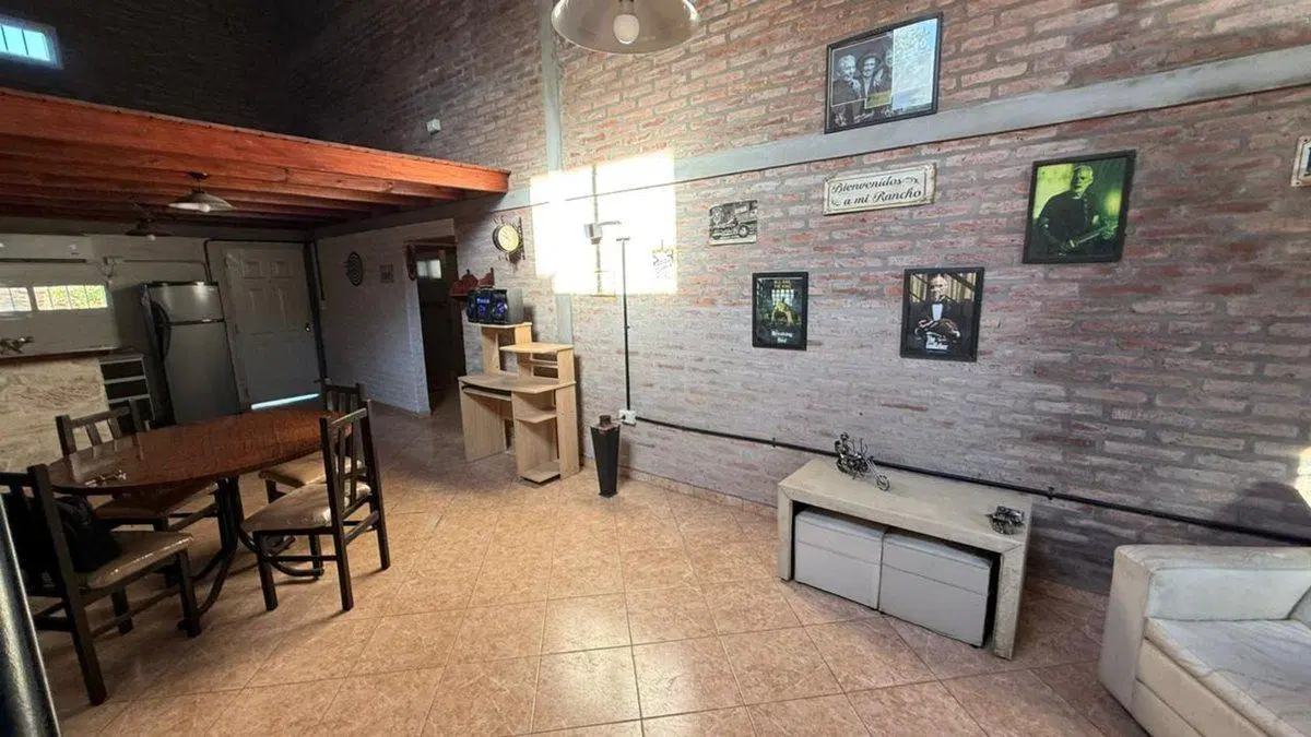 CASA CON PILETA A MTS DE R1 EN VENTA 2