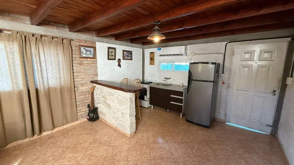 CASA CON PILETA A MTS DE R1 EN VENTA 4