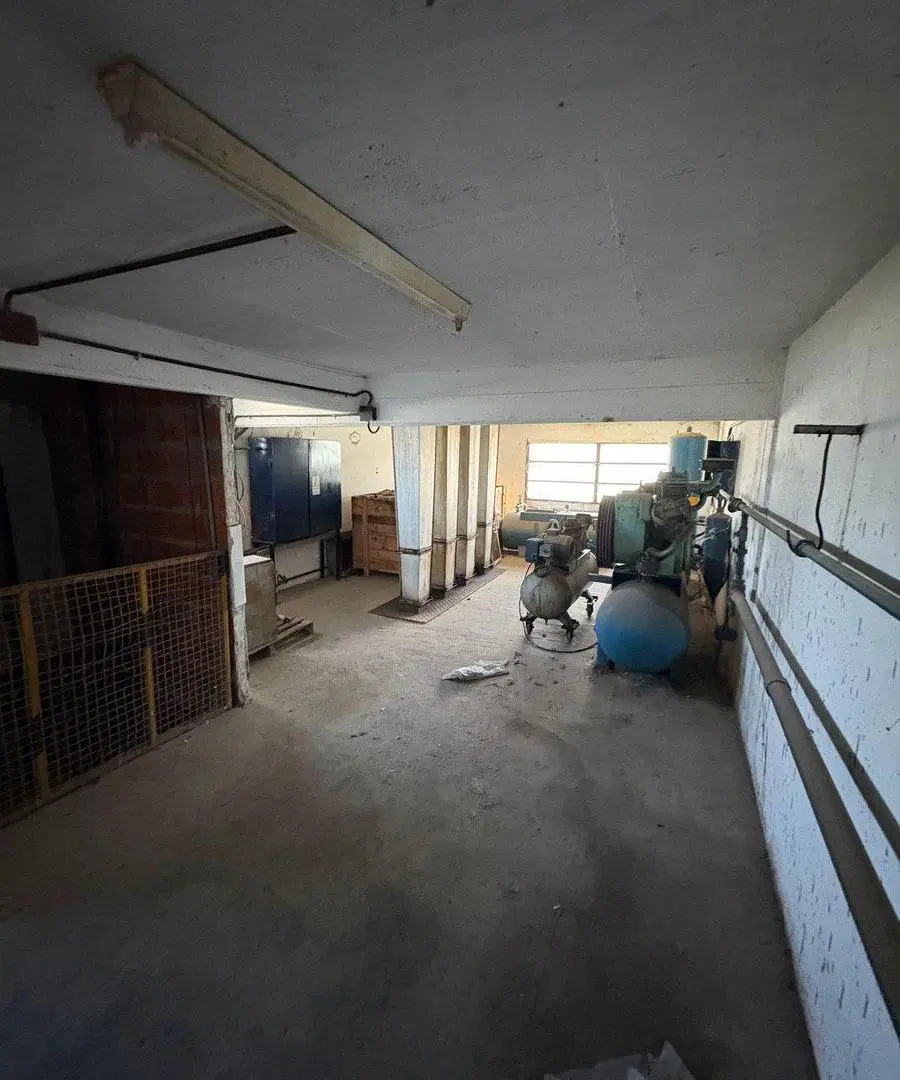GALPÓN 200 m2  + construcción oficinas de 25 m2 3