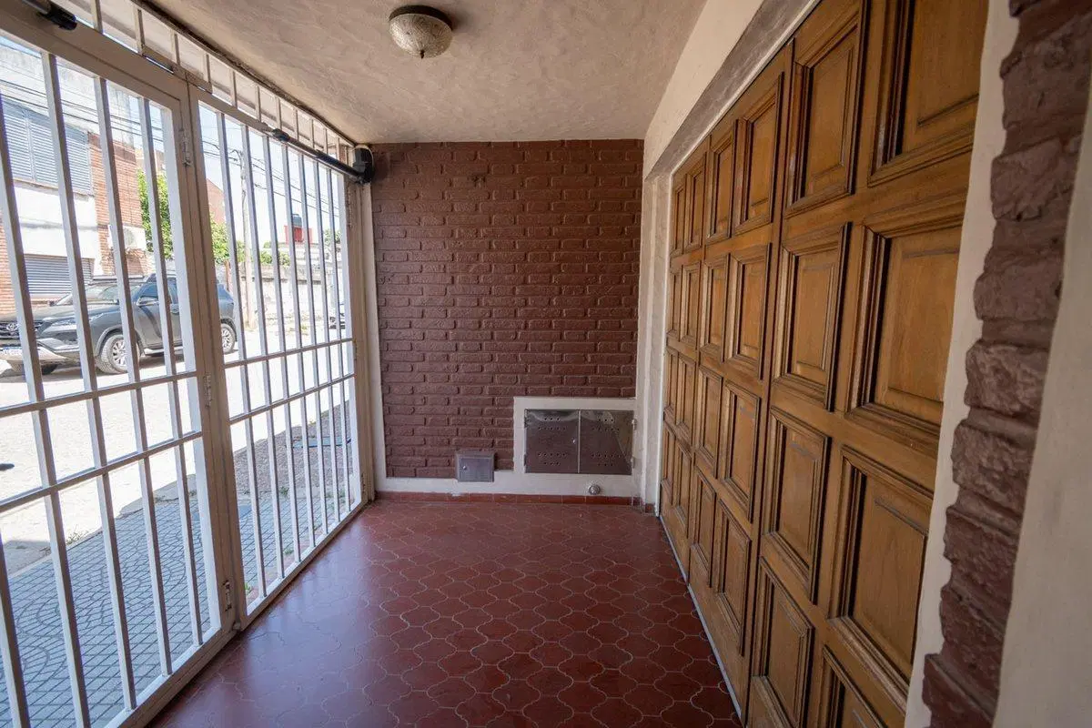 Casa de Categoría a 5 cuadras de BV Pellegrini. 5