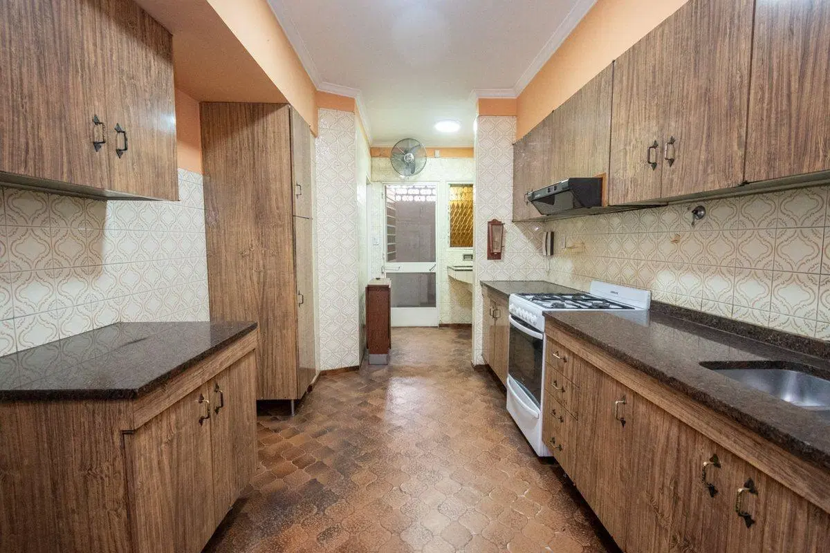 Casa de Categoría a 5 cuadras de BV Pellegrini. 4