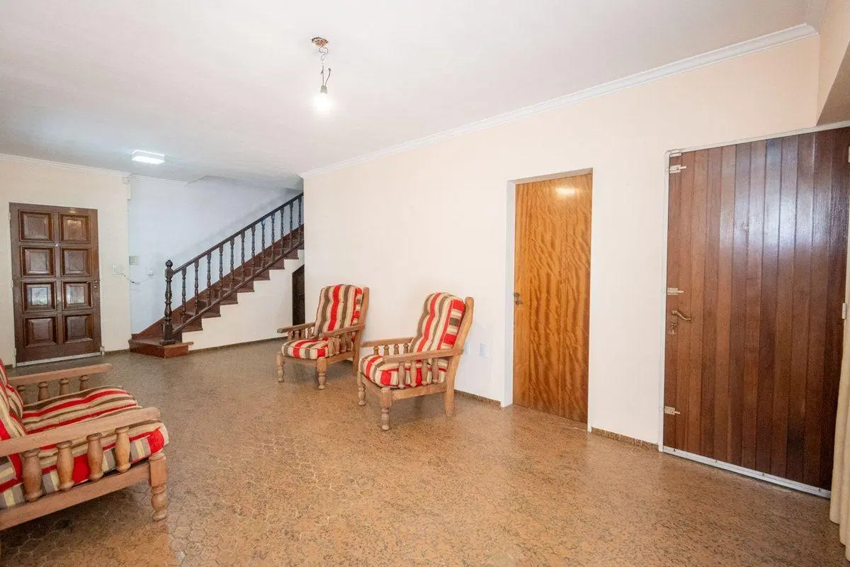 Casa de Categoría a 5 cuadras de BV Pellegrini. 2