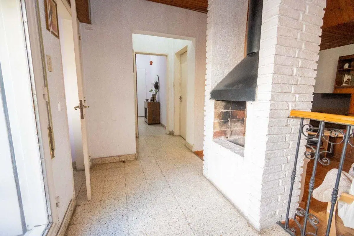 Casa en venta con gran lote sobre Av. Fcdo Zuviría 2