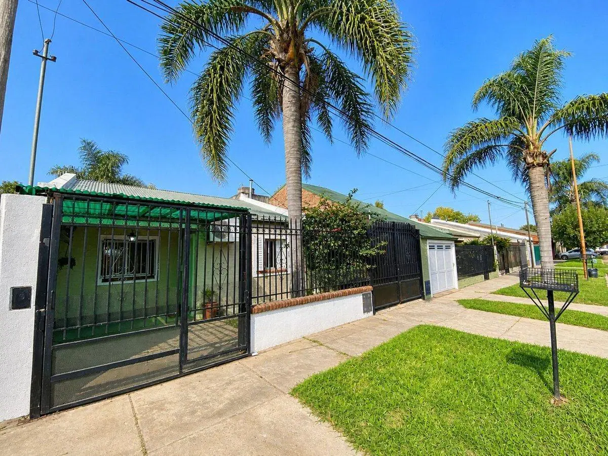 VENTA DE IMPECABLE CASA CON ENORME PATIO 4