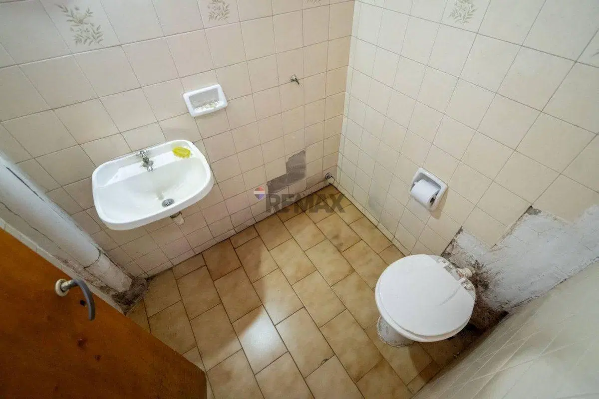 Casa + 2 locales en venta sobre importante avenida 5