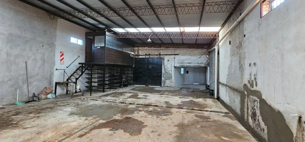 Venta de Galpón zona Hipódromo 4