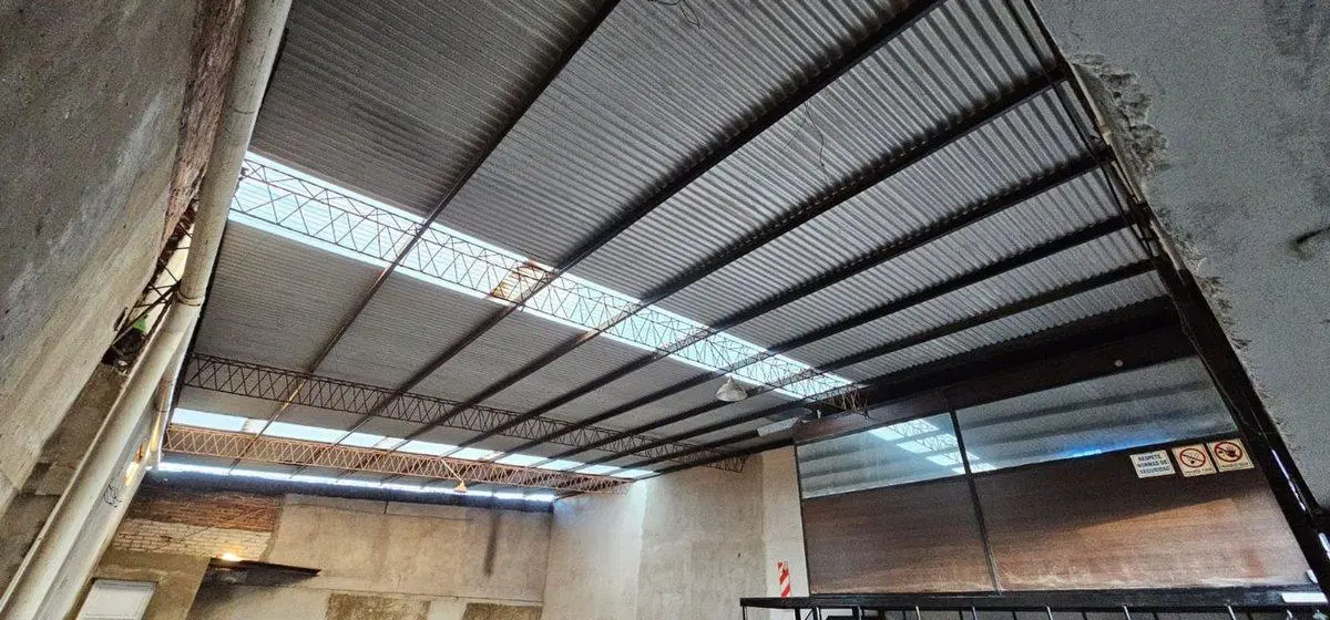 Venta de Galpón zona Hipódromo 5