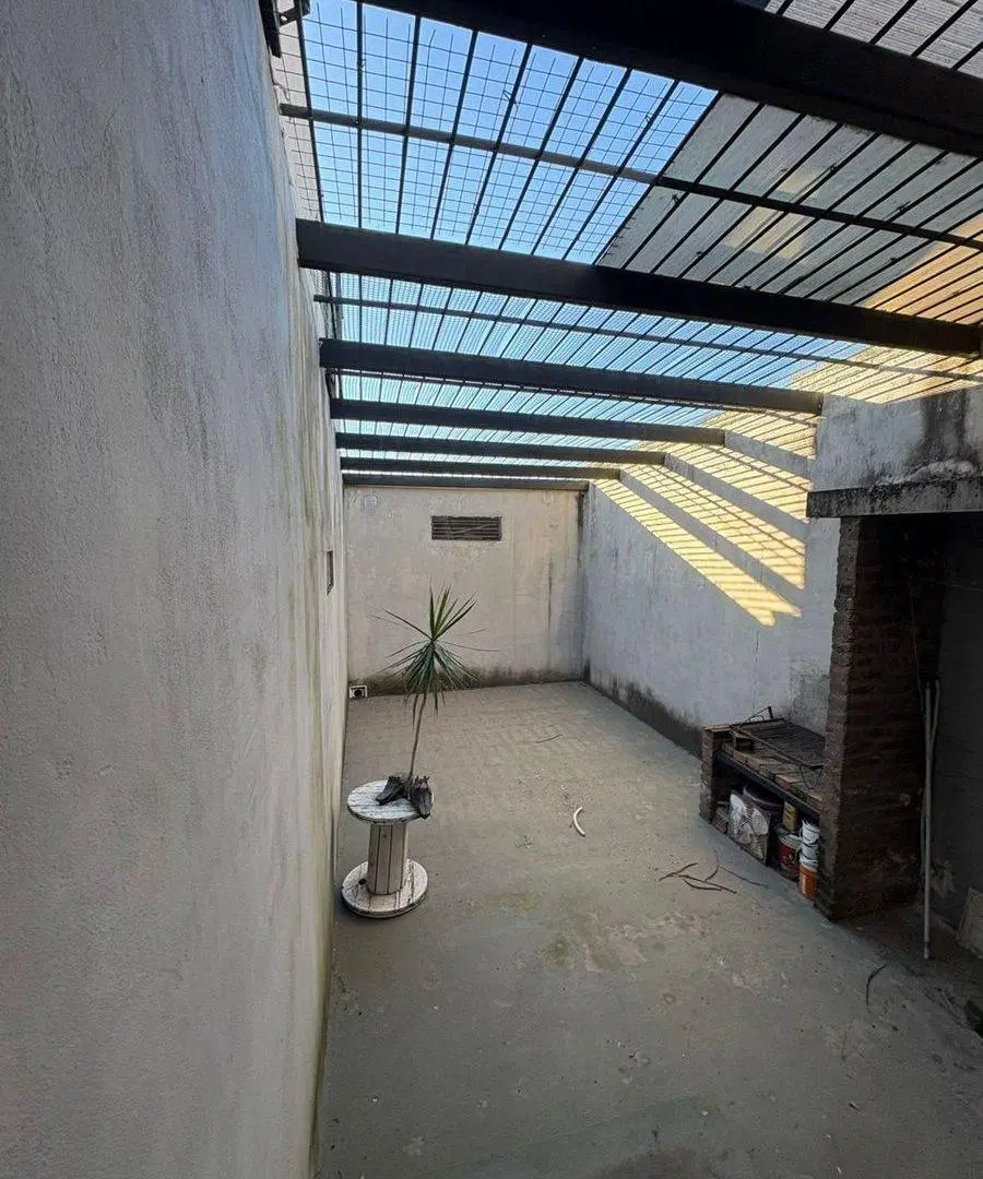 Excelente Local con Galpón y deposito 4