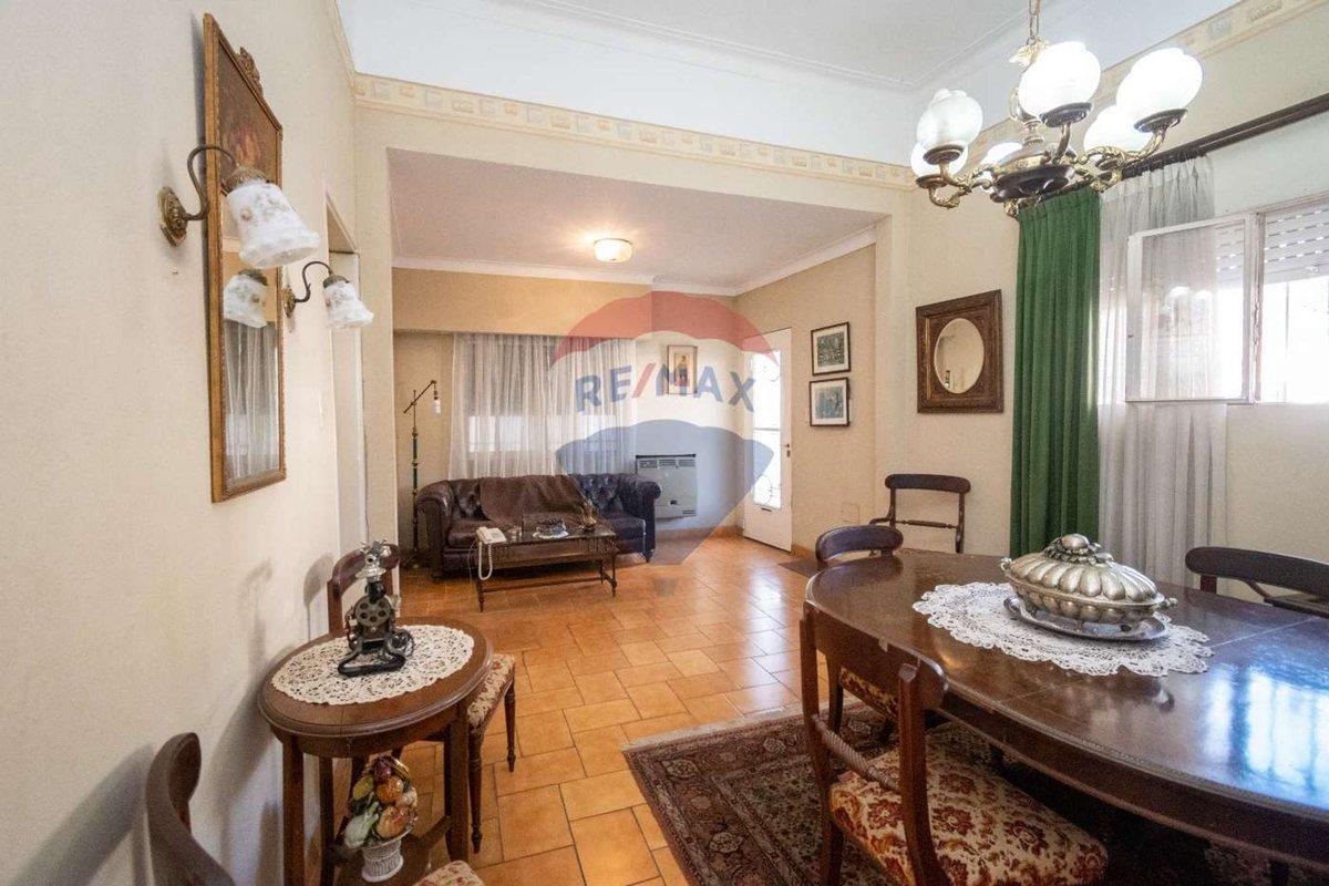 Casa en Venta 2 dormitorios- Zona Legislatura