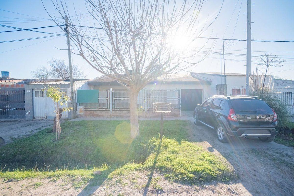Casa 3 dormitorios, patio c/ pileta en Santo Tomé