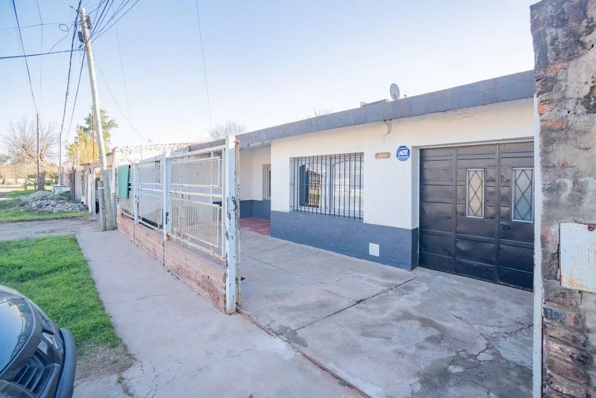 Casa 3 dormitorios, patio c/ pileta en Santo Tomé 4