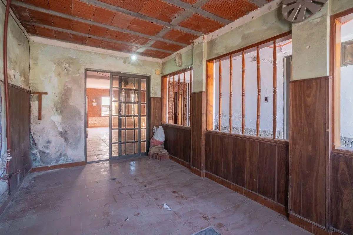 SE VENDE Casa 2 dorm. + patio y cochera 3