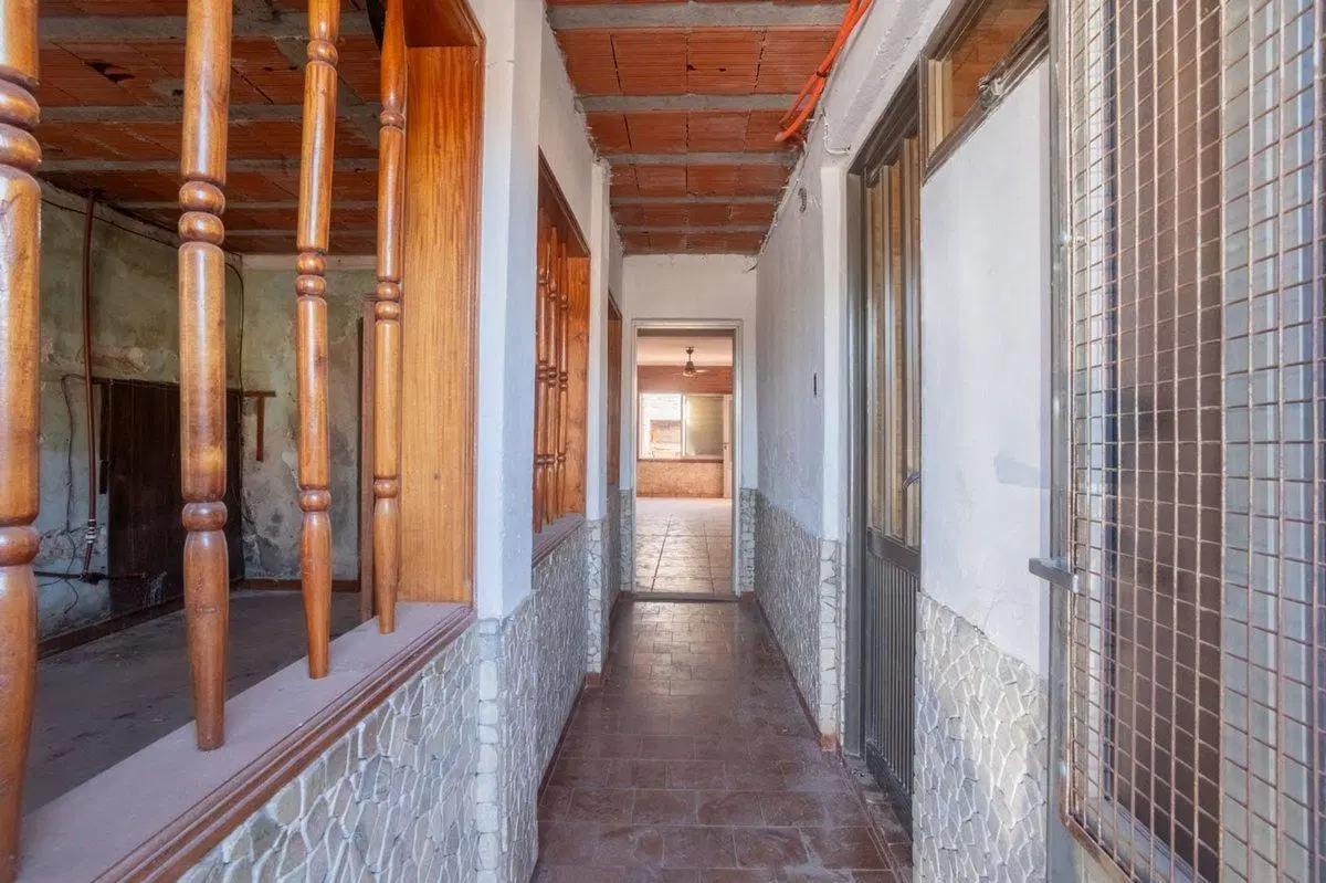 SE VENDE Casa 2 dorm. + patio y cochera 2