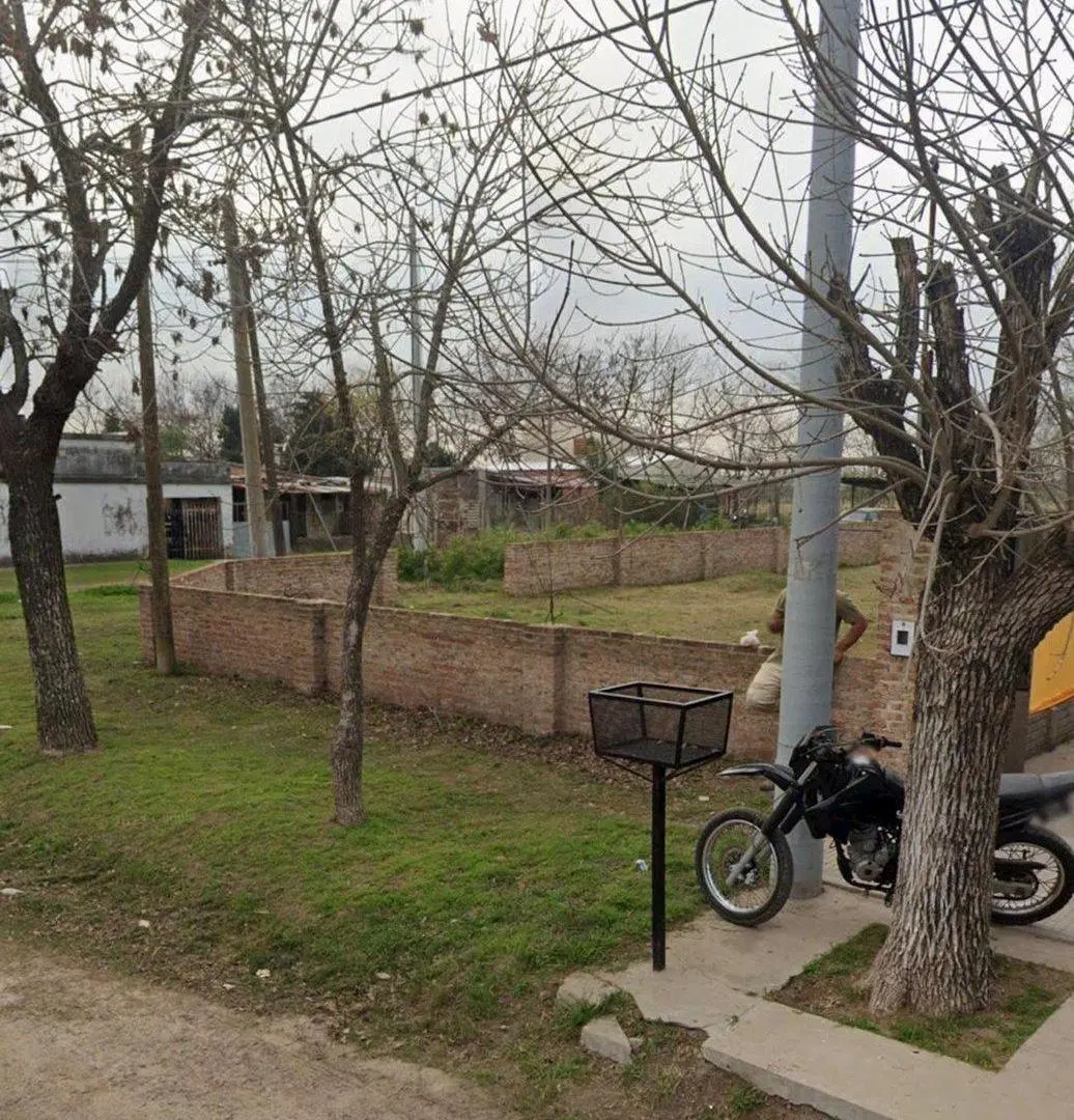 Excelente terreno frente a la plaza Laguna Paiva 2