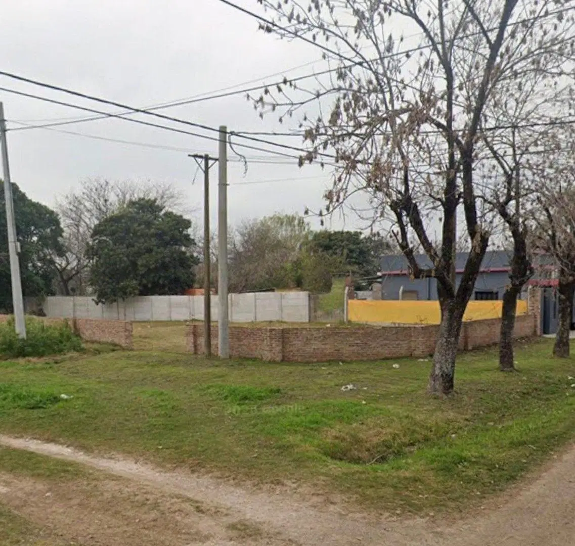 Excelente terreno frente a la plaza Laguna Paiva 5